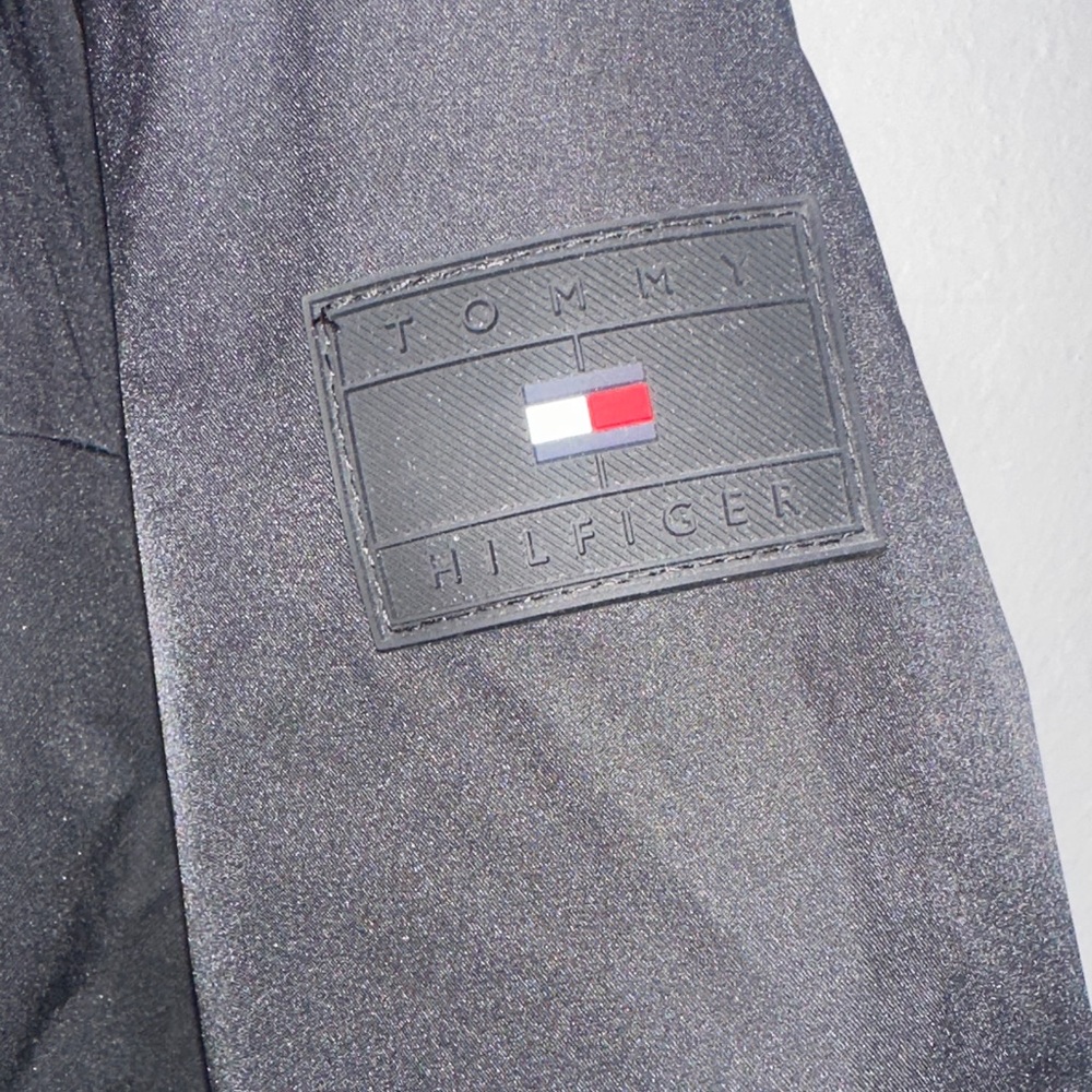 Tommy Hilfiger Men's Performance Windbreaker and Rain Jacket with Quilted Lining - Picture 3 of 16